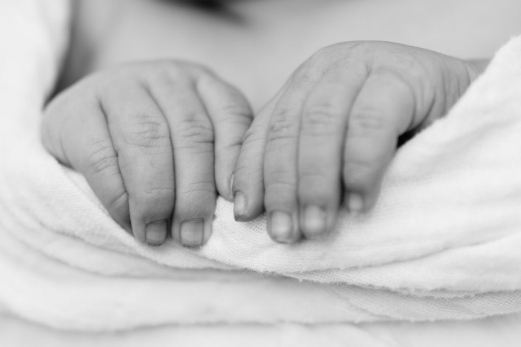 newborn photography baby fingers