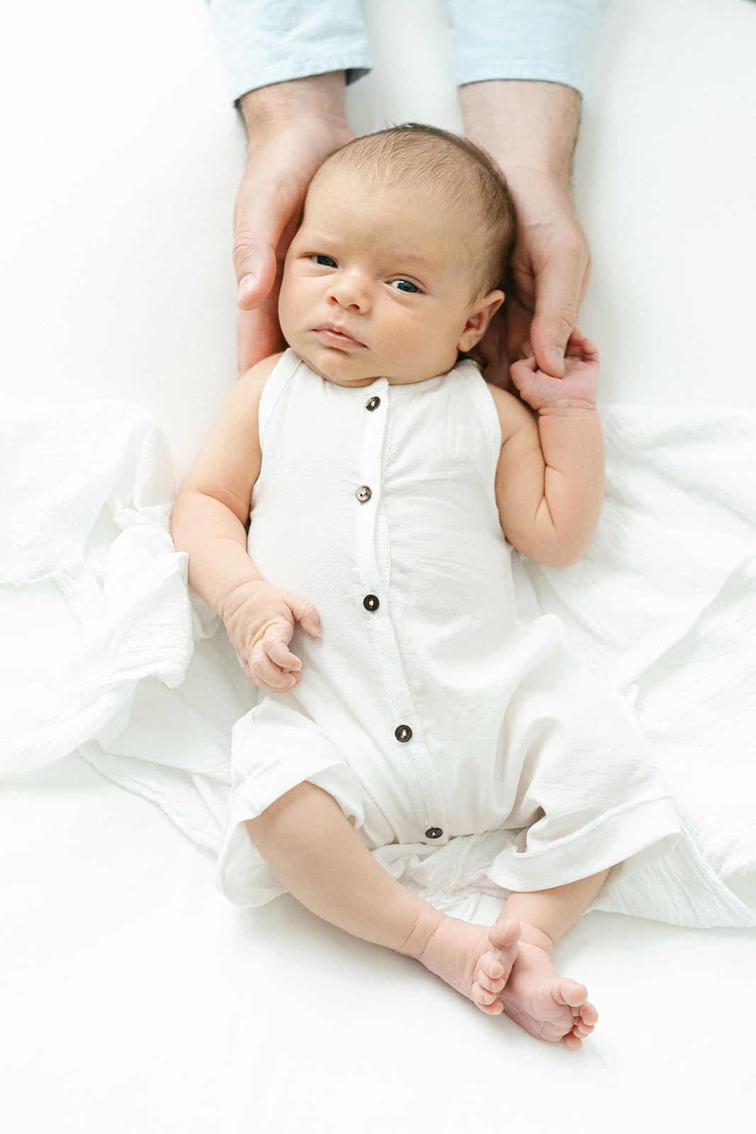 asheville-newborn-dads-hands-on-baby