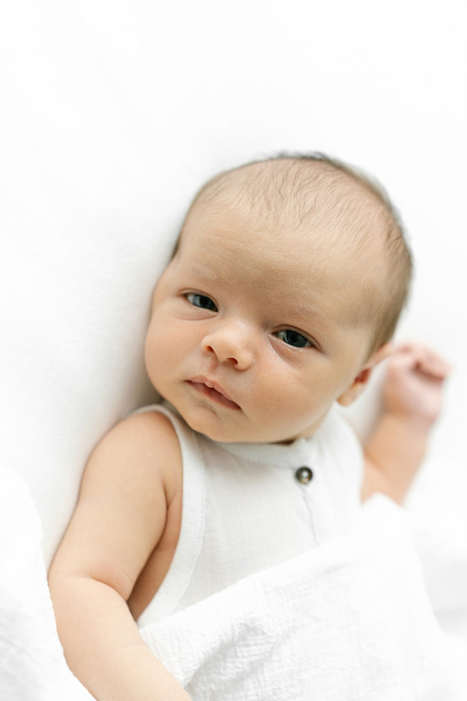 baby-photography-white-onesie